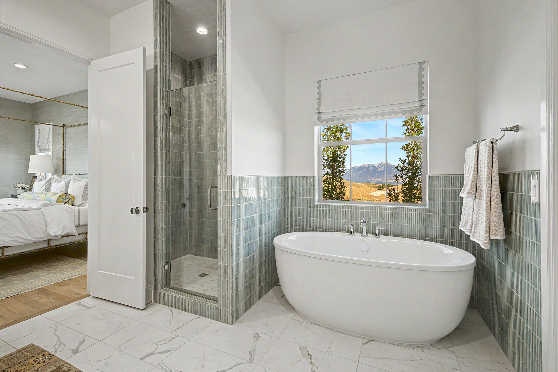 Hidden Oaks Signature home bathroom